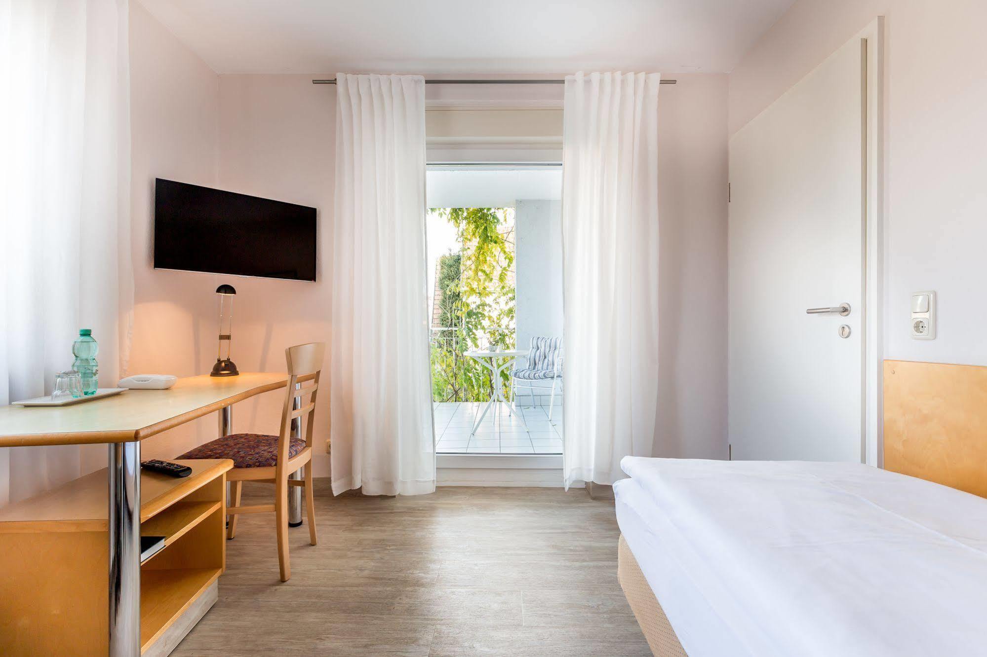 Hotel Am Rokokogarten Файтсхёххайм Экстерьер фото